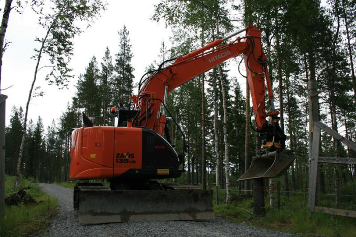 ZX135US-5B_Hitachi-Beltegraver_05