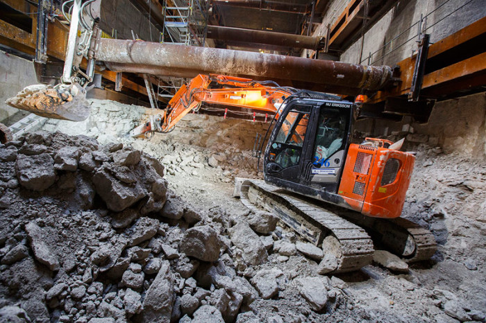 ZX135US-5_Hitachi-Beltegraver_03